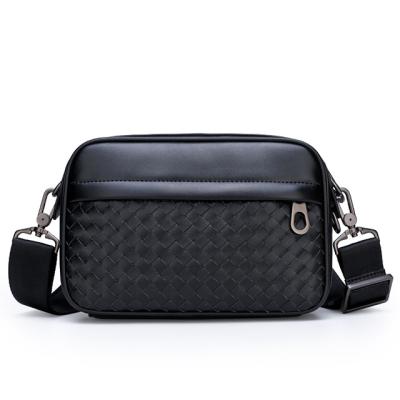 China 2019 high quality new fashion style casual men's shoulder bag messenger bag youth tide genuine leather woven package small for sale