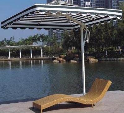 China Outdoor beach long chair rattan chaise lounge furniture for sale