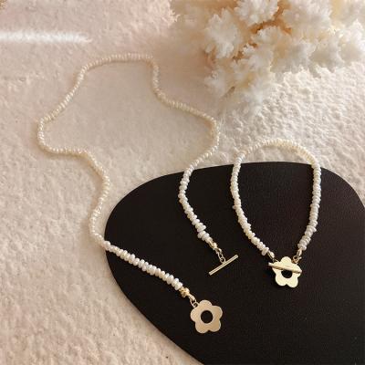 China Environmentally Friendly Short Clavicle Gold Plated Necklace Style Women's Natural Pearl Bead Necklace Necklace for sale