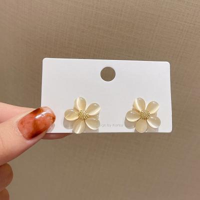 China Environmentally Friendly Korean Fresh Cat Eye Flower Stud Earrings Style Clear Shape Women Opal Stud Earrings For Elegant for sale