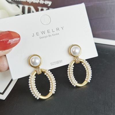 China Fast delivery korean fashion and exquisite baroque pearl and diamond o-shaped earrings for women for sale