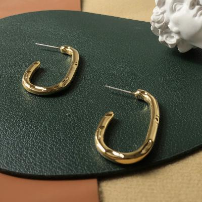 China Environmental Friendly Gold Tone Oval Hoop Earrings Vintage Casual Style Uneven U Shape Circle Earrings For Women Girls for sale