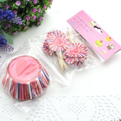 China Disposable Economical Packaging Cake Cups With Flag Kits For Muffins for sale