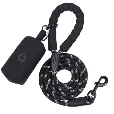 China Padded Safe Pet Cat Dog Automatic Retractable Nylon Leashes Traction Rope With Easy To Use Bolt Snap for sale