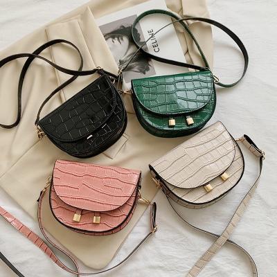 China 2021 Wholesale Young Lady Mini Handbags Messenger Purses Females Cheap PU Factory Handbags For Girls for sale