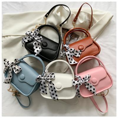 China 2021 PU Quality Cheap Handbags Exquisite Chain Lady Handbags For Women Clip for sale