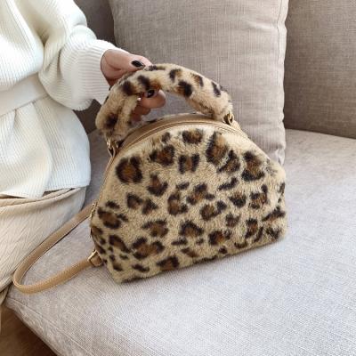 China 2020 Polyester Leopard Print Faux Fur Purse Lady Handbags Women Plush Handbags for sale