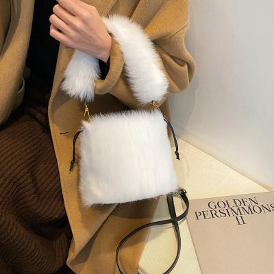 China Fashion 2020 Winter Handbags Plush Bucket Handbag Faux Fur Purse For Women for sale