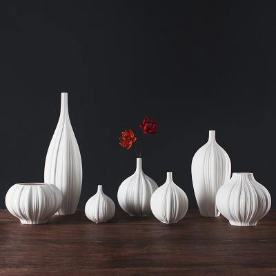 China Minimalist Modern White Ceramic Vase Ornaments Shapes TV Cabinet Home Decorations Simple Creative Flower Arrangements Vase for sale