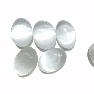 China Wholesale Donghai Egg Natural Clear Gypsum Polished Hand Craft Palm Stone Healing Selenite Palm Stones for sale