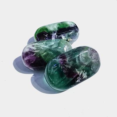 China Donghai Wholesale Polished Snowflake Fluorite Palm Crystal Free Form Palm Stone Healing Fluorite Gravel Stone for fengshui for sale