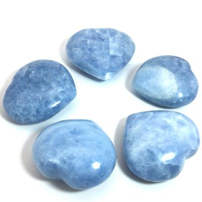 China Europe Wholesale Natural Blue Crystal Loving Hearts Carving Home Decorations Kynite Hearts for sale