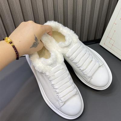 China Fashion Trend Luxury Brand High-Quality White Color Comfortable No-Slip Trend Breathable Warm White Casual Shoes Sneakers for Men women for sale