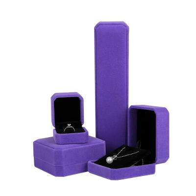 China Recyclable Hot Sale Flannel Box Ring Bracelet Box Jewelry Hanging Jewelry Box for sale