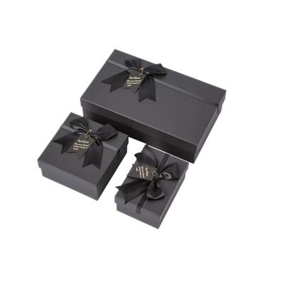 China Recyclable Hot Sale Gift Ribbon Bow Creative Newcomer Simple Elegant FO Folding Gift Box for sale