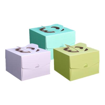 China Handmade Portable LOGO Open Window Cake Box Custom Hot Stamping Cake Box 8 Inch Cheap Cake Boxes for sale