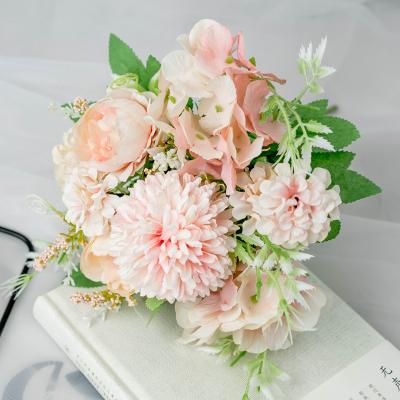 China Plastic Flowers Rose Flowers Bunches Artificial New Design Gifts Goods 2021 for sale