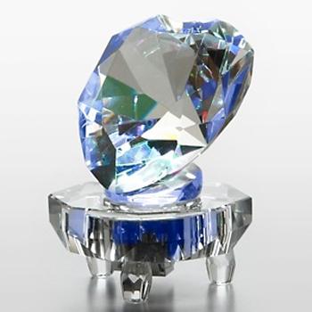 China Fascinating Crystal Diamond Heart Clear Diamond With LED Crystal Base Luxury Souvenir for sale