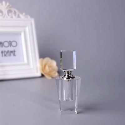 China China fine curved crystal perfume bottle, decorative essence bottle with 1-10ml, wedding gift favors for sale