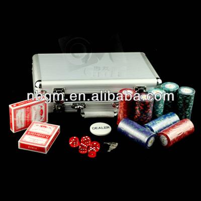 China 200 Pcs 11.g Die Available Poker Chip Set Within Round Corner Aluminum Case for sale