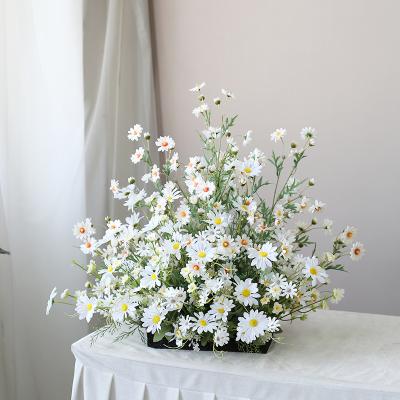 China Simulation silk flower small in window Chen beauty dress wedding bouquet flower arrangement daisy hand-made photography custom layout for sale