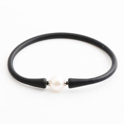 China Handmade Black Rubber Silicone Wristband Bead Silicone Wristband Custom Available for sale