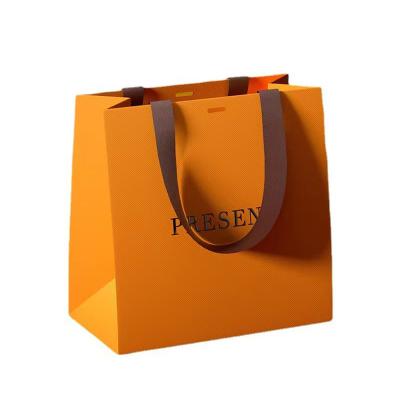 China Recycled custom luxury paper gift bag bio garment eco materials shipping bags supplier with handles for sale