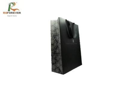 China O costume de papel luxuoso da compra imprimiu sacos com punho 210gsm impresso preto à venda