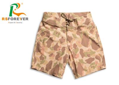 China Camo-Basketball Tarnungs-Bermudashorts Männer Soems dauerhafte, druckend mit eigenem Logo zu verkaufen