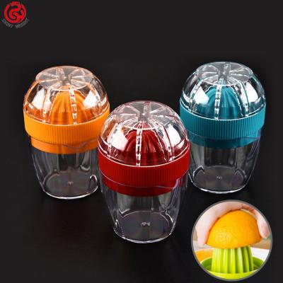 China Viable Mini Lemon Squeezer Orange Fruit Squeezer Small Apple Pear Juicer for sale