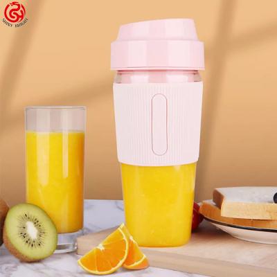 China Electric Mini Portable Juice Cup Blender Usb Blender Fruit Juicer Hotel Household Outdoor Outdoor Cup Fruit Squeezer for sale