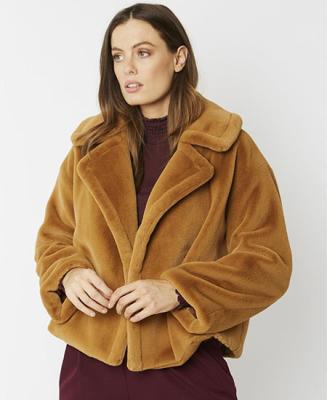 China Autumn Wholesale Women Top Shoulder Mocha Faux Fur Reversible Lady Coat Faux Fur Solid Casual Pockets for sale