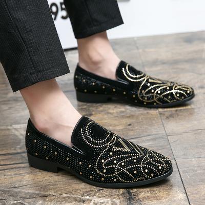 China 2022 New Style Brogue Casual Shoes Men's Fashion Leisure Hairstylist Breathable Bling Walking Loafers Dress Men's Shoes for sale