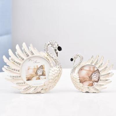 China Alloy Metal Swan Photo Frame Mini Diamond White Swan photo Frame light luxury wedding/holiday gift for sale