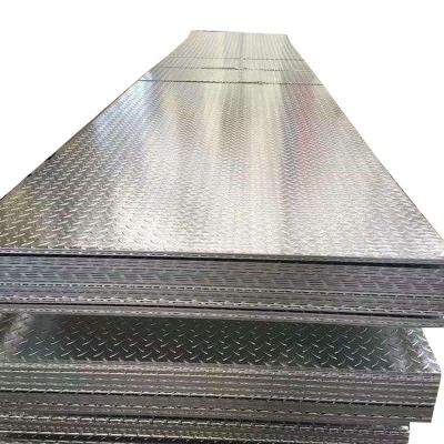 Cina Trattamento della superficie galvanizzata Piastra di acciaio al carbonio a quadri A36 Larghezza 1500 mm e spessore 2-8 mm per tetti metallici in vendita