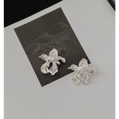 China Unique romantic silver peach flower shape of 2023 new earrings for sale