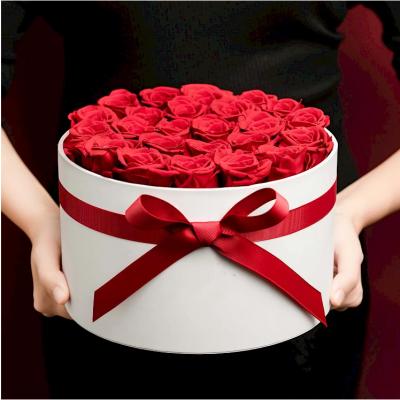 China Handmade wedding gift box preserved roses in box eternal roses preserved roses in box Te koop