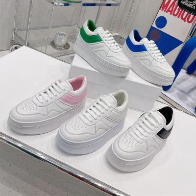 China Lady Casual Leather Running Shoes Brand Designer Sneakers Genuine Shoes Women Sneakers Fashion High Top Thick White Unique Designer Platform for sale