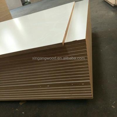 China Moisture Proof MDF Board / Melamine MDF Single Board for Furniture in 680kg/m3 and 720kg/m3 for sale