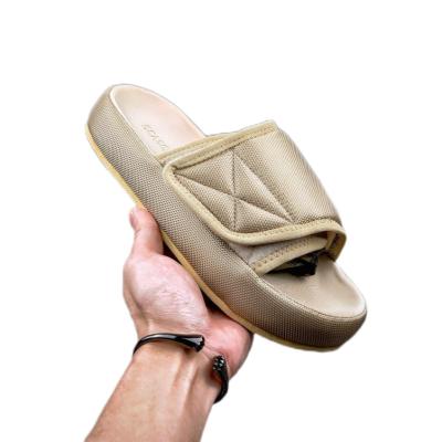 China Cushioning Originals Yeezy Slide Brown Fashionable Slippers For Men And Women Factory Good Quality Embroidery Slide 2021 Season New for sale