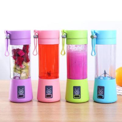 China High Quality Mini Electric Portable Rechargeable Outdoor Travel Fruit Juicer Popular Easy Handling USB Blender Juicer for sale