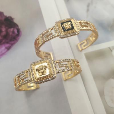 China New Fashion Classic Square Diamond-encrusted Headband Women's Luxury Labyrinth Bracelet Dangling for sale