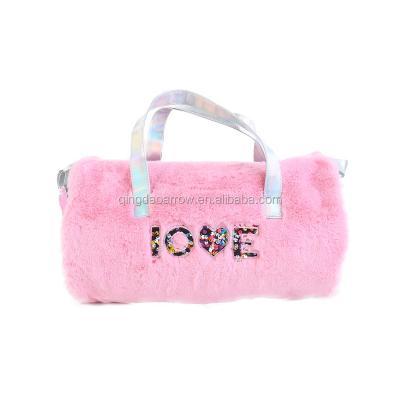 China 2020 fashion dual holographic laser pu handles furry pink duffel bag embrioderied sequin love S size plush travel duffel bag for sale