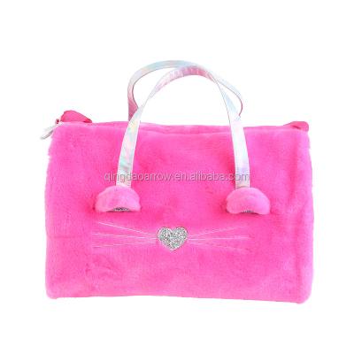 China 2020 fashion fashion laser pu handle pink fur cat face holographic duffel bag ladies plush travel duffel bag for sale