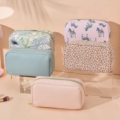 China Fashion Makeup Professional Personalized Leopard Cosmetic Organizer Bags With Zipper PU Cosmetic Storage Bag for sale