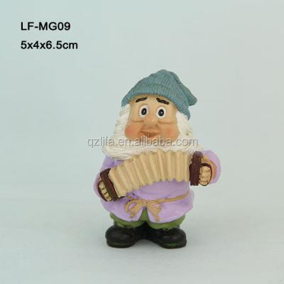 China Europe art crafts mini garden decorative fairy statues resin figurine gnome playing a string instrument for sale