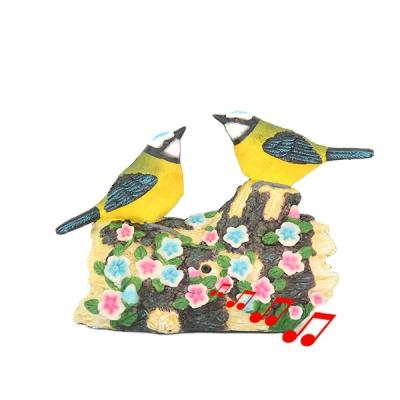 China Europe Top Sale 2021 Outdoor Garden Decor Motion Sensor Bird Figurines, Gift Resin Crafts Figurine Singing Resin Sound Birds for sale