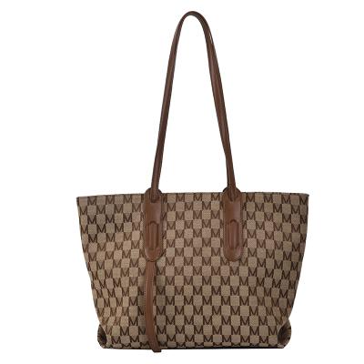 China Fashion 2021 Wholesale Good Quality Customized Customized Fashion 2021 Drop Woman Tote Handbags for sale