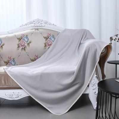 China 152*127cm Summer Polyester Microfiber Flannel Folded Oversize High Quality Custom Dyed Solid Blanket for sale