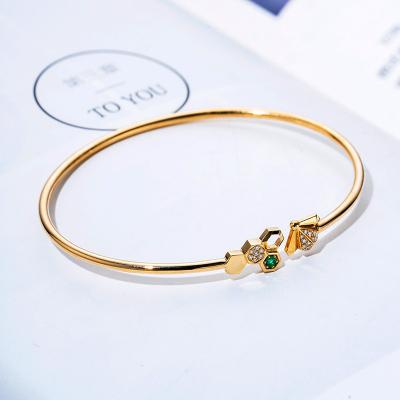 China FASHIONABLE Silver Cool Green Light Design Personality Bracelet 925 Luxury Niche Bracelet for sale